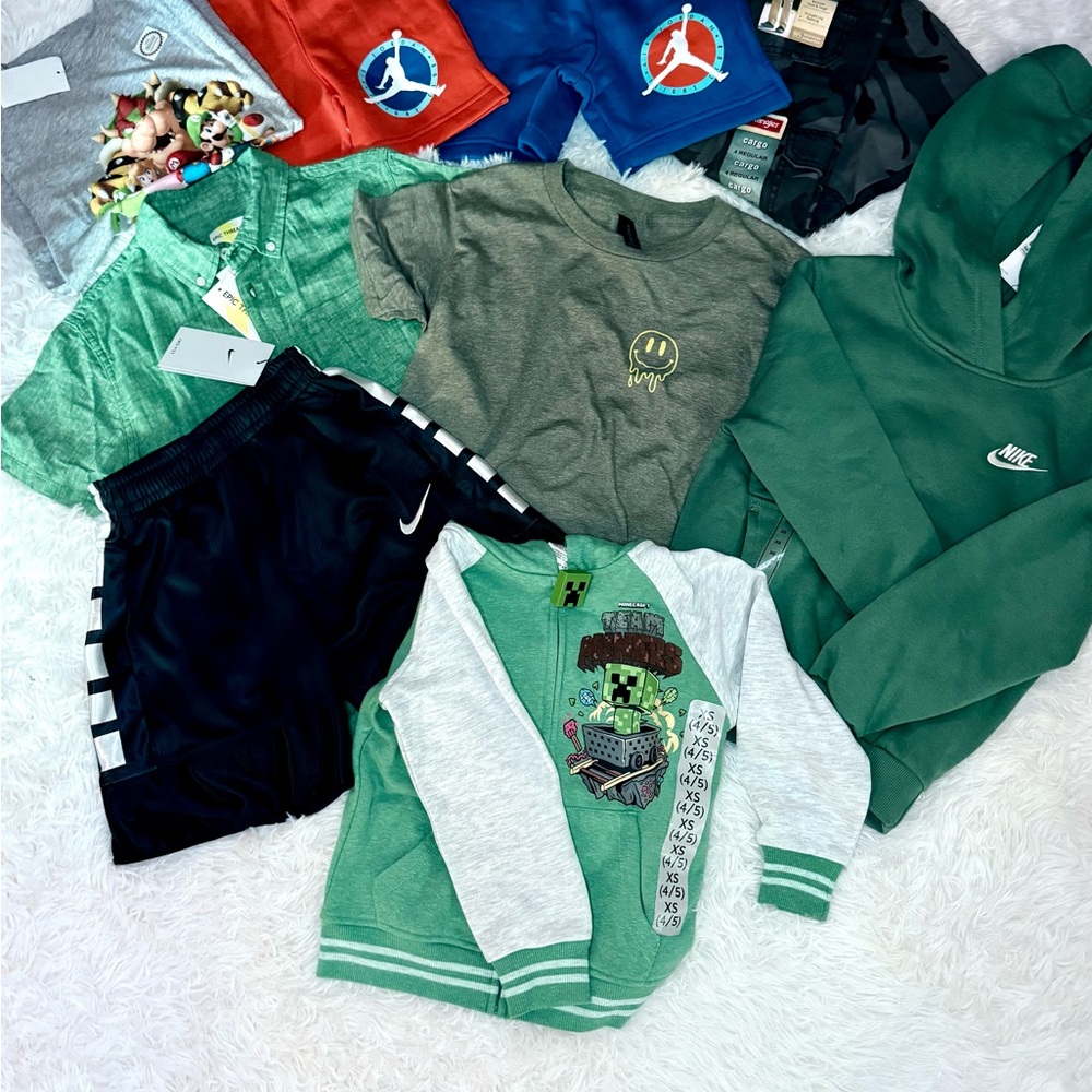 Nike Kids Green and White Hoodie